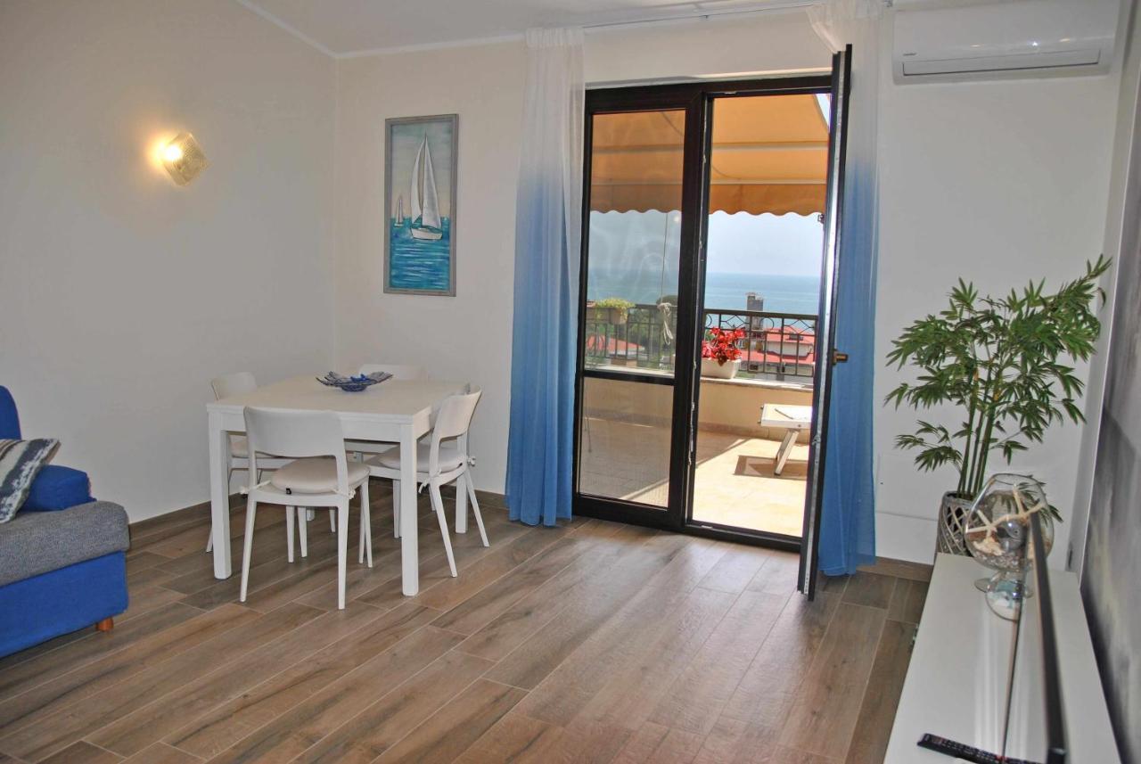 Casa Dinky Attico Con Terrazza Vista Mare Leilighet Formia Eksteriør bilde